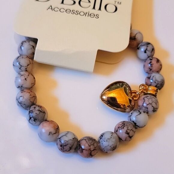 Jewelry - Beaded heart charm braclet NWT 💝